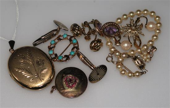 Two 9ct lockets, two brooches, a pair of earrings and a pair of 9ct gold on silver cufflinks and other costume jewellery.